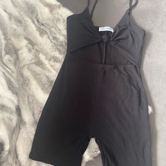 Baddieville “ Take A Bow Romper” - Picture 1 of 1